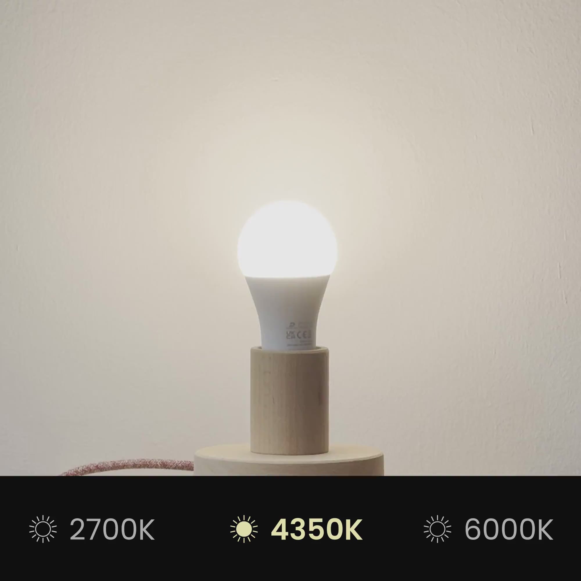 Načíst video: Stínidlo Athena s paticí E27 pro stolní lampu – Vyrobeno v Itálii – Cinette černá uvnitř zlatá